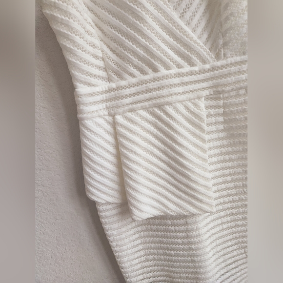 Elliatt Cathedral Striped Mesh Bodycon Peplum Midi Dress Size Medium  / Bridal / - Picture 5 of 13